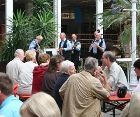 Bild: Weihnachtsbastelaktion im Kloster Markt Reinbek