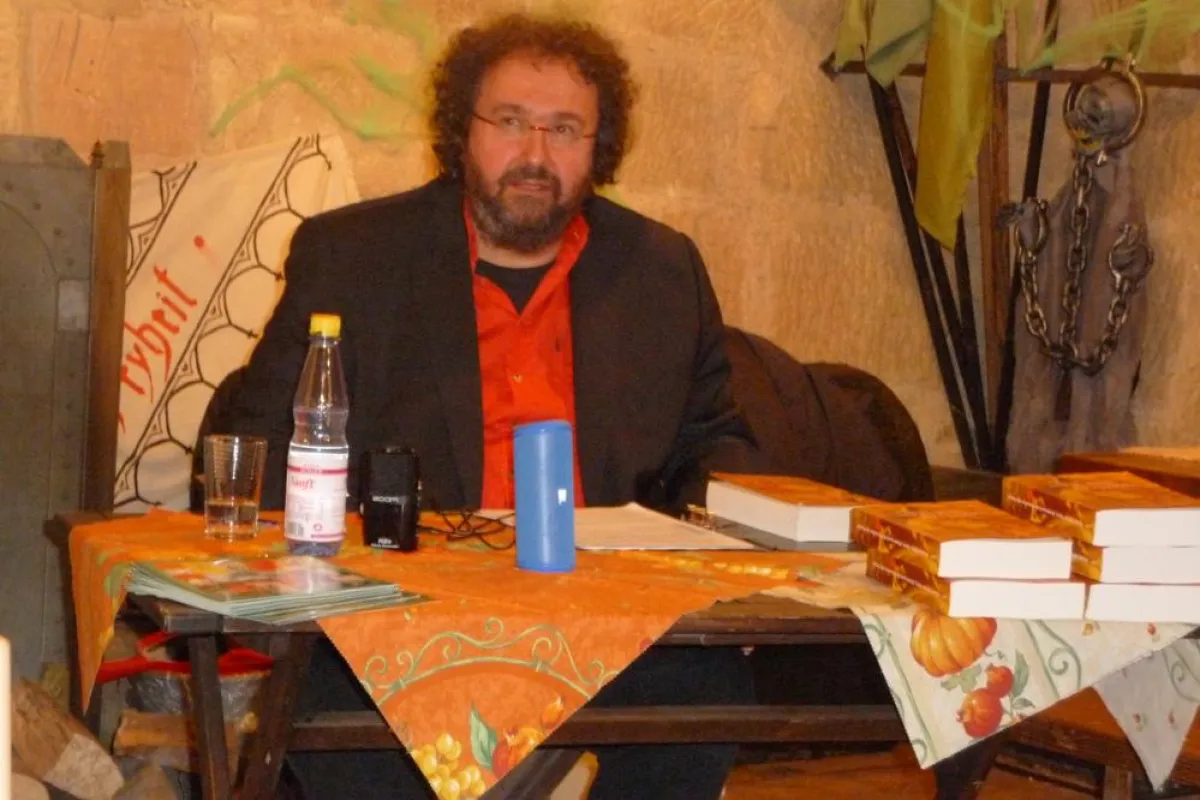 Dr. Frank Witzel bei der Lesung: Rock RInder und die Posaunen der Poesie (FOTO (c) Iris Dewald)