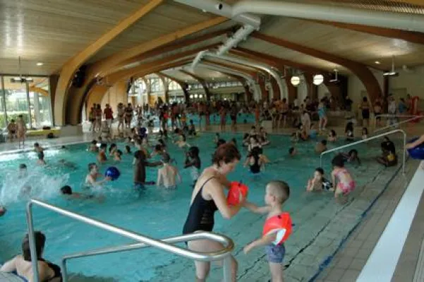 Haslach hat sein Hallenbad wieder Bild: Haslach hat sein Hallenbad wieder