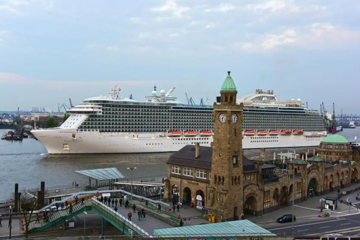 Auf für Fahrten auf der Regal Princess (hier in Hamburg) gibt es Zusatzleistungen