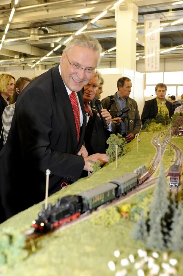 Bayerischer Innenminister Joachim Herrmann, Schirmherr-Modellbahn eröffnet die Messen. (c) MPA/Sperl