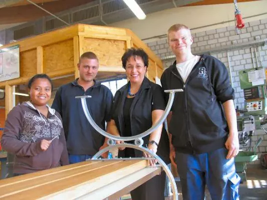 Bild: FDP-Landeschefin Birgit Homburger besucht das Berufsbildungswerk Adolf Aich