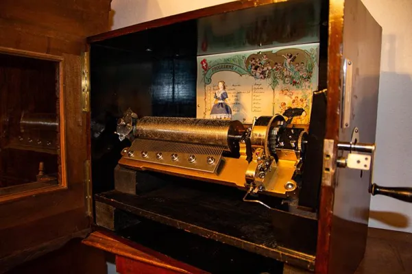 „Mechanische Wunderwerke der Musik“ Große Spieluhrenausstellung im Wolfacher Schloss Bild: „Mechanische Wunderwerke der Musik“ Große Spieluhrenausstellung im Wolfacher Schloss