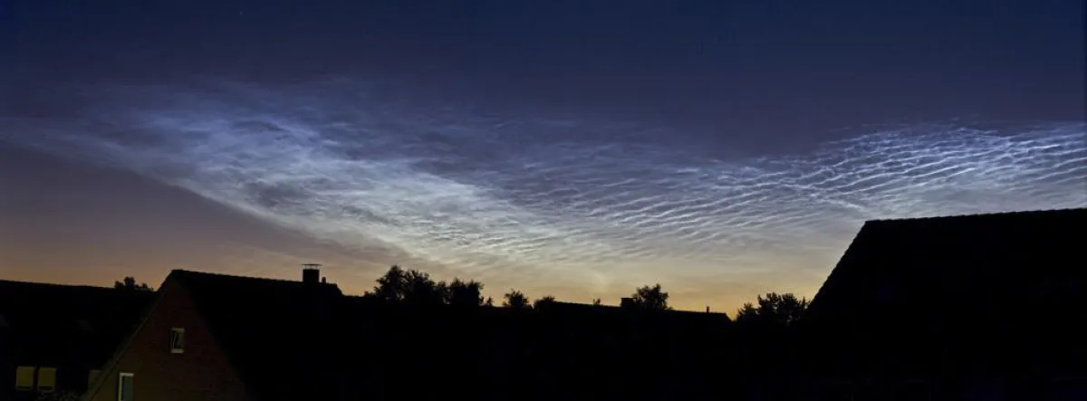 Nachtleuchtende Wolken am 21.7.13 um 3:23 Uhr von Kaltenkirchen aus gesichtet (ISO 400, 2 s).