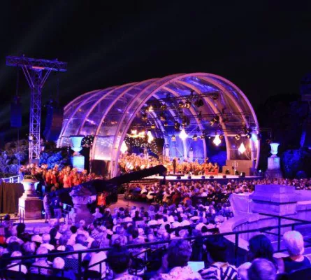 Das Martin Audio MLA sorgt beim zweiten NDR Klassik Open Air für ein Opernereignis der Extraklasse Bild: Das Martin Audio MLA sorgt beim zweiten NDR Klassik Open Air für ein Opernereignis der Extraklasse