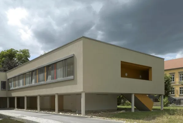 Bild: Eine Station auf Stelzen - BAURCONSULT Architekten + Ingenieure planen G-Bau des Krankenhauses Schloss Werneck