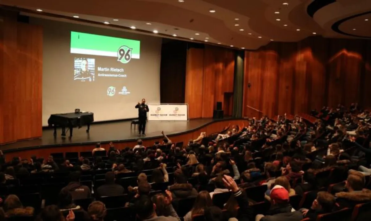 Wertecoach Martin Rietsch ist Trainer bei der Hannover 96 Fußballschule