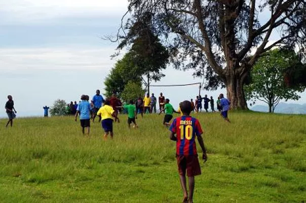 Bild: Schuhe schnüren für die gute Sache - 2. Bonner Benefizkick für Uganda