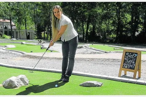 Bild: Die ersten Bälle rollen