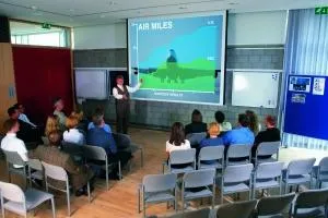 Beamer, Leinwand und Plasma mieten bei beamer & more, den Spezialisten für Präsentationstechnik Bild: Beamer, Leinwand und Plasma mieten bei beamer & more, den Spezialisten für Präsentationstechnik