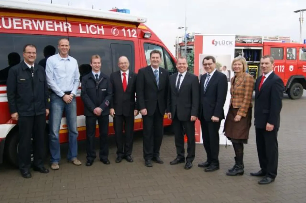 Verantwortliche der Lück Gruppe sowie Landrätin Anita Schneider (2.v.r), Bürgermeister B. Klein (5.v.r.), W. Greilich MdL (3.v.r.)