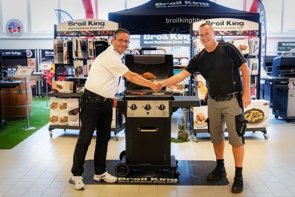 Bild: Mit Sommerfest-Gewinn macht das Grillen noch mehr Spaß