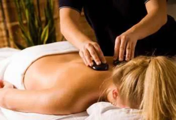 Bild: Hot Stone Massage erlernen