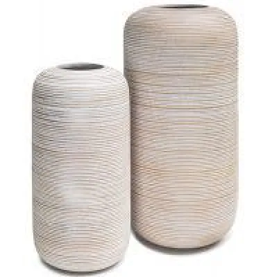 Neue Bodenvasen in creme & weiß zum Verlieben Bild: Neue Bodenvasen in creme & weiß zum Verlieben