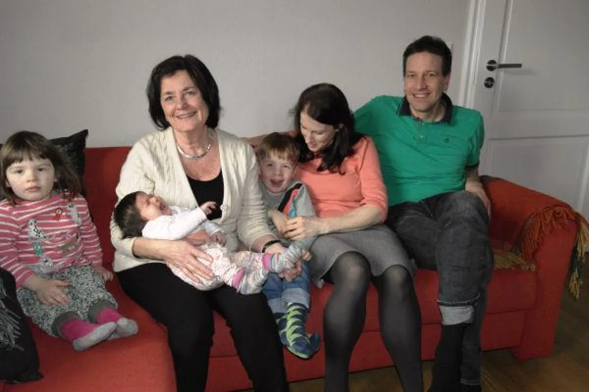 „wellcome-Engel“ Irene Hellwig (links) unterstützt Familie Remppis