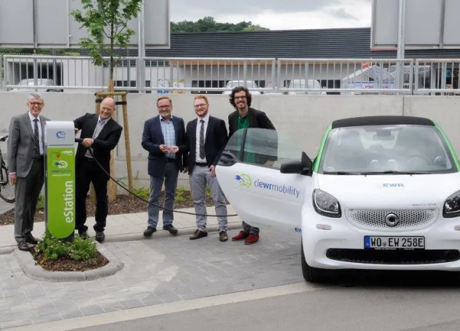 Bild: E-Ladesäule in Ockenheim eingeweiht