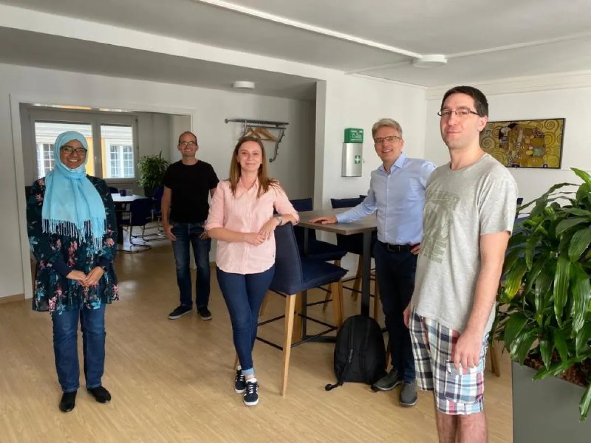 BusinessCode mit den neuen MitarbeiterInnen Maryam Assaedi, Henrietta Szasz und Dominik Bunz