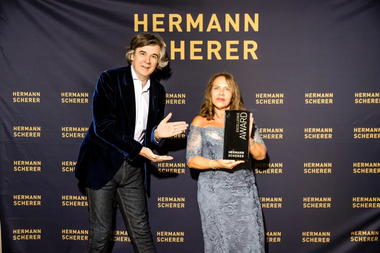 Buchautorin Birgit Möller holt Excellence Award in die Altmark Bild: Buchautorin Birgit Möller holt Excellence Award in die Altmark