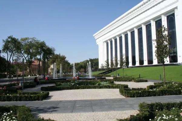 Bild: Hessische Firma BÜCHNER FERTIGRASEN liefert Rollrasen nach Litauen und Usbekistan