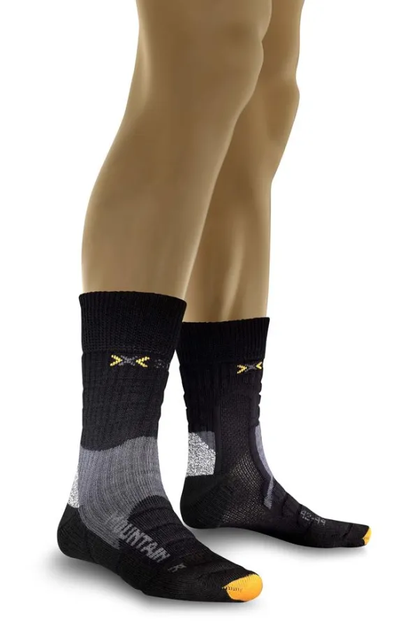 Warme Füße bei Winterwanderungen und Touren in Eis und Schnee verspricht die Trekking Mountain Wander- und Trekking-Socke von X-Socks.