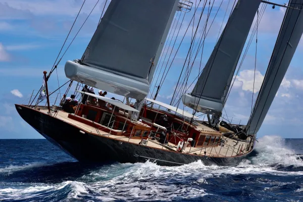 Bild: Yacht teilen statt allein kaufen – worauf Eigentümer rechtlich achten müssen