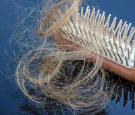 Bild: Drogen und Alkohol mit Haaren aus der Haarbürste nachweisen