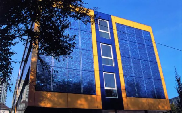 Bild: Messe zwischen Sonnenenergie und Wasserkraft