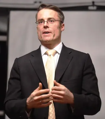 Bild: Prof. Dr. Oliver Klein in den Vorstand des Kapitalmarktforums Schweiz berufen