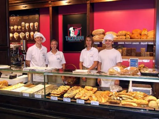 Bild: Bäckerei Tackmann setzt auf Schnittbrötchenanlage von Fortuna