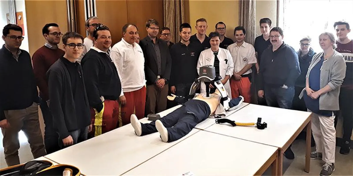 Teilnehmerinnen und Teilnehmer am Notfallmedizinisches Kolloquium mit LUCAS (Foto: Dr. Schreiber)