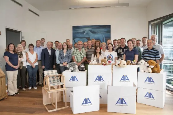 Bild: Die AIA AG spendet zum 35. Jubiläum für das Friedensdorf