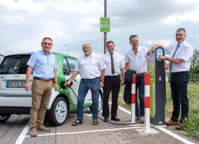 Bild: EWR eröffnet 30. Ladesäule
