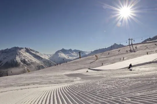 Skiurlaub im Dezember in Sölden Bild: Skiurlaub im Dezember in Sölden