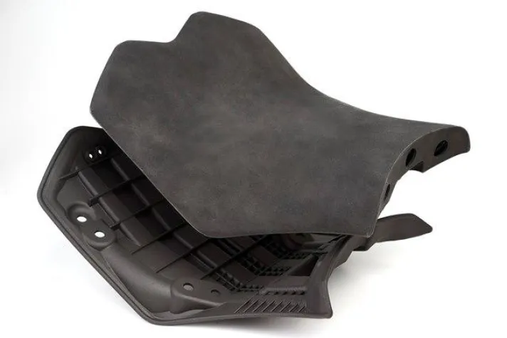 Bild: CRP Technology gestaltet mit Hilfe des 3D-Drucks und der Materialien von Windform® den Sattel der Energica neu