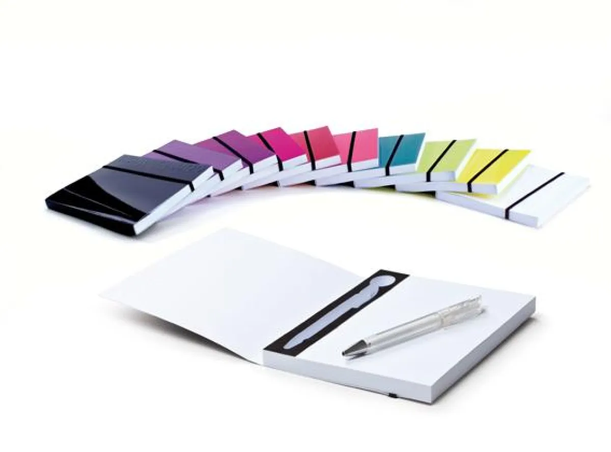 Clever – Notizbuch mit integriertem Kugelschreiber in trendigen Modefarben