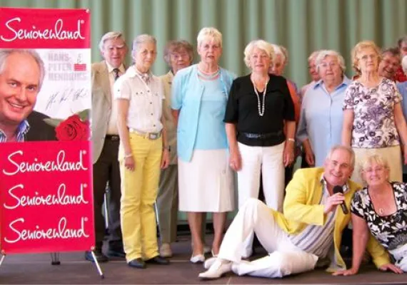 Bild: "Tag der Begegnung" in Xanten am Niederrhein - Debüt von Senioren-Schlagerstar Hans Peter Hendriks am 16. Mai