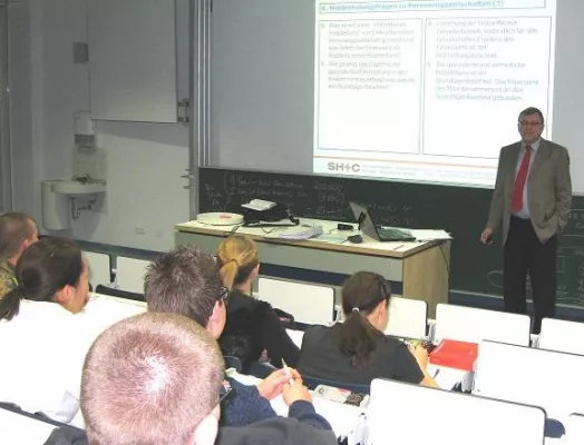 Vorlesungen von Richard Hempe an der Universität Bild: Vorlesungen von Richard Hempe an der Universität