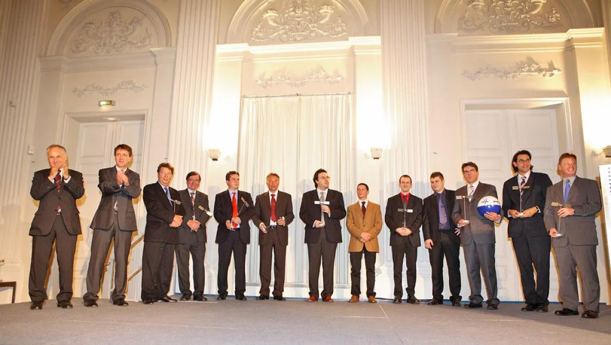 Gewinner des European Satellite Navigation Competition 2006 bei der Award Ceremony in der Münchner Residenz, mit dem Schirmherr, dem Bayerischen Staatsminister für Wirtschaft, Infrastruktur, Verkehr u