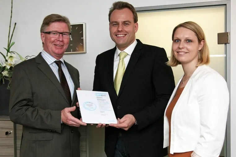 Bild: Hauskreation GmbH aus Hennef mit dem Bonitätssiegel „CrefoZert“ ausgezeichnet