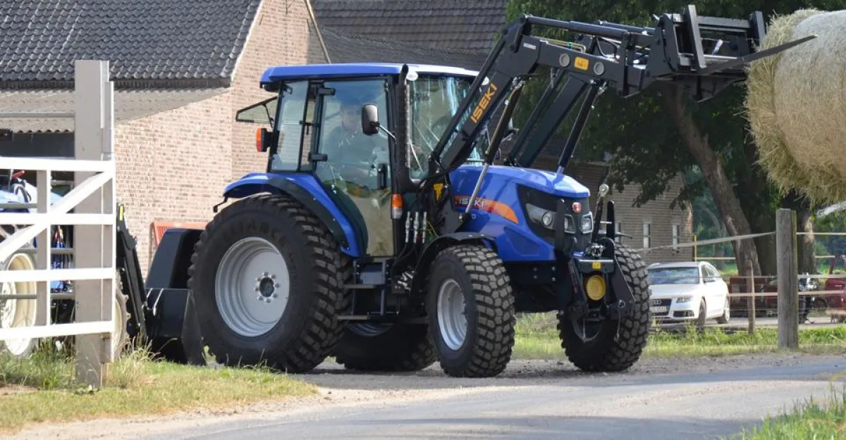 ISEKI TJA 8100