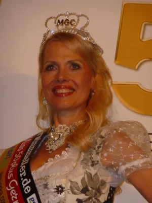 Bild: 1. Miss 50plus Germany gekürt / Siegerin Christine Wache präsentiert Sommerkollektion von Erwin Müller