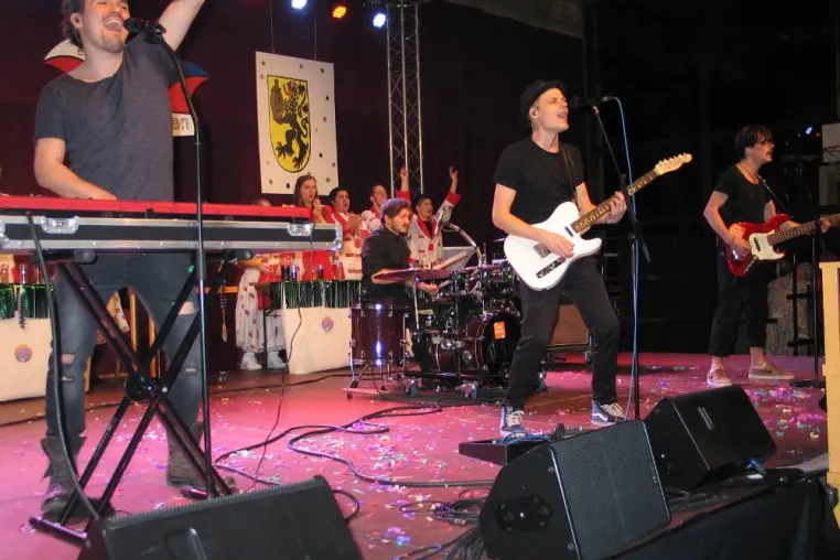 Bombenstimmung auf der Karnevalssitzung im CJD Berufsbildungswerk Frechen Bild: Bombenstimmung auf der Karnevalssitzung im CJD Berufsbildungswerk Frechen