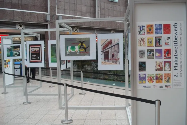 Bild: Vernissage „2. Plakatwettbewerb der Schulen in Treptow-Köpenick“