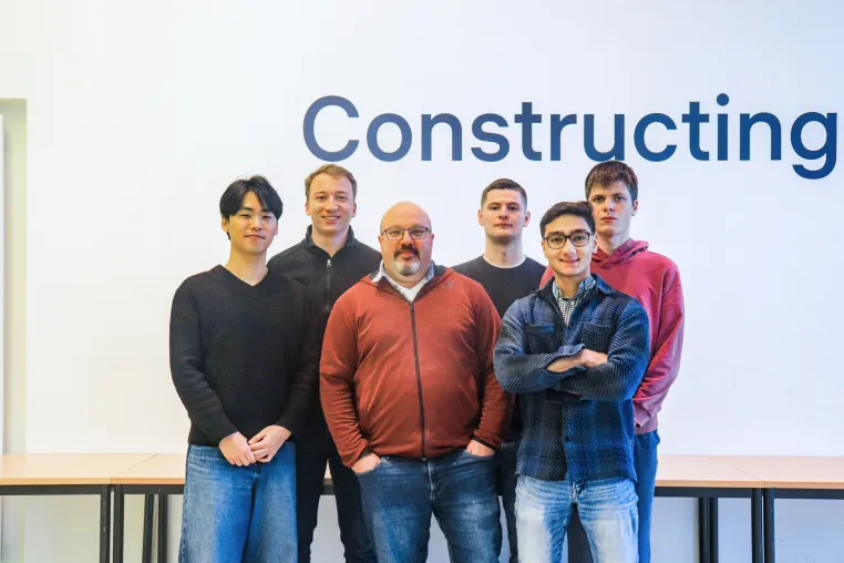 Bild: Aus dem Nichts? DFG-gefördertes Projekt will drahtlose Kommunikation mithilfe von Quantencomputing revolutionieren