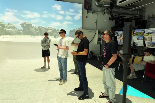 Brille auf, Zukunft an: Wie Würzburgs neuer Busbahnhof in der Virtual-Reality-Cave zum Leben erwacht Bild: Brille auf, Zukunft an: Wie Würzburgs neuer Busbahnhof in der Virtual-Reality-Cave zum Leben erwacht