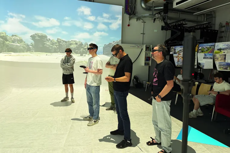 Bild: Brille auf, Zukunft an: Wie Würzburgs neuer Busbahnhof in der Virtual-Reality-Cave zum Leben erwacht