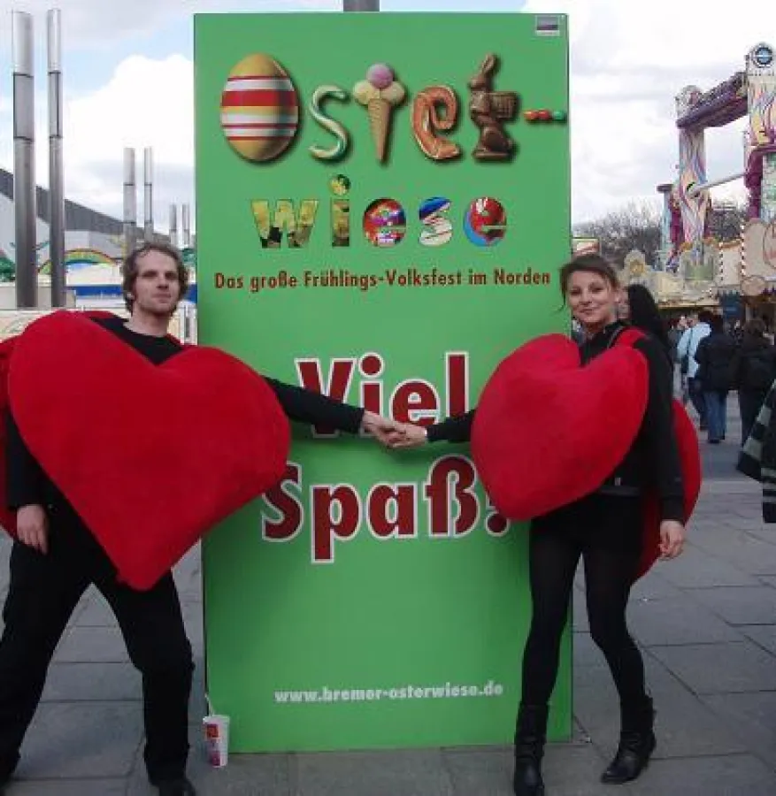 Zwei Herzen auf der Bremer Osterwiese