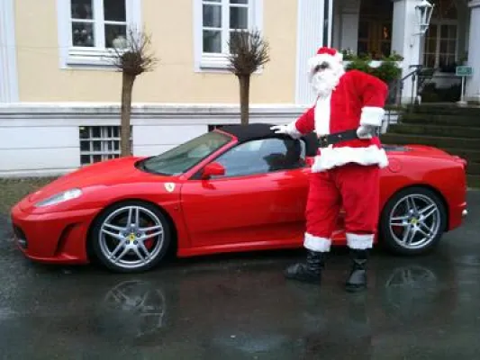 Bild: Zu Weihnachten kostenlos Ferrari oder Lamborghini fahren