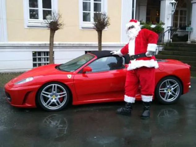 Zu Weihnachten kostenlos Ferrari oder Lamborghini fahren Bild: Zu Weihnachten kostenlos Ferrari oder Lamborghini fahren