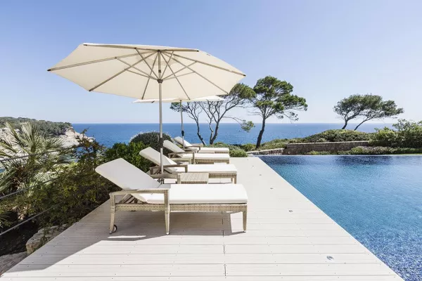 Bild: Edles Grau für die Terrasse: Design-Dielen für besondere gestalterische Akzente